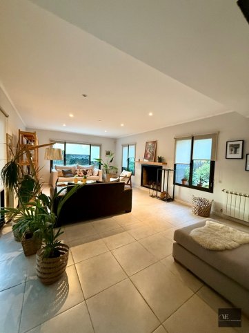 Casa moderna 3 dorm, 180m² con pileta y garage — Lisandro de la Torre