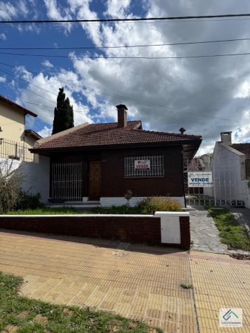 Casa 3 dorm, 171m² en Dorrego 100 — Apto crédito