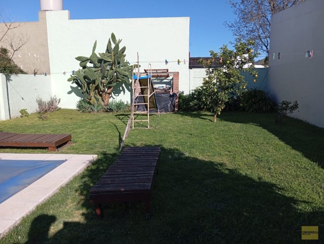 Casa en Rivas, 134m², 3 dormitorios, pileta, quincho y garage