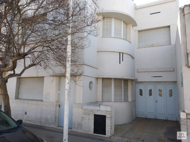 Casa 4 dorm, 219m² con garage — Garibaldi al 700
