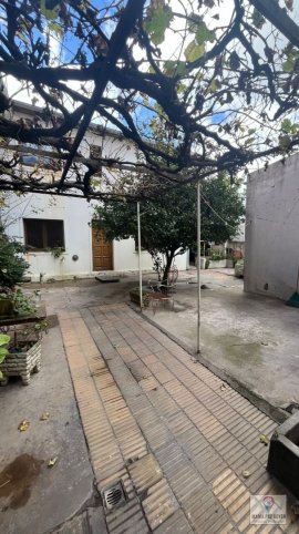 Casa 3 dorm, 10.91x34.62m en zona céntrica