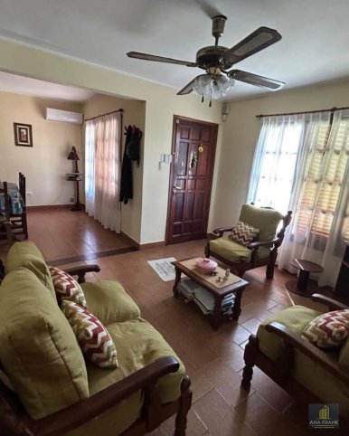 Casa en venta 3 dorm, 2 baños, garage, pileta — Rivas al 800