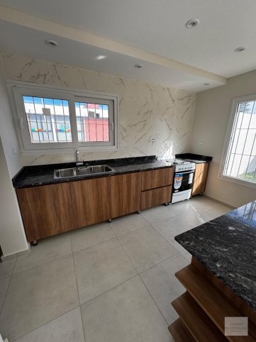 Casa 3 dorm, 150m² con garage — 12 de octubre y Bariffi