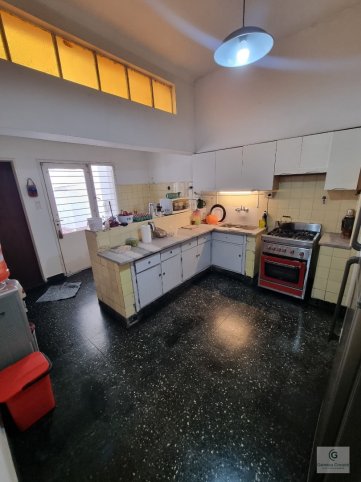 Casa en Garibaldi 137, 3 dorm, 2 baños, jardín y piscina — Semicentro