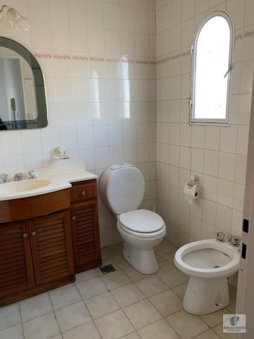 Casa 5 dorm, 200m² con quincho y 2 dptos — Moreno