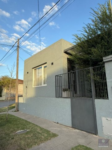 Casa en Venta Tierra del Fuego al 1100, 134m², 3 dorm, 2 baños, garage
