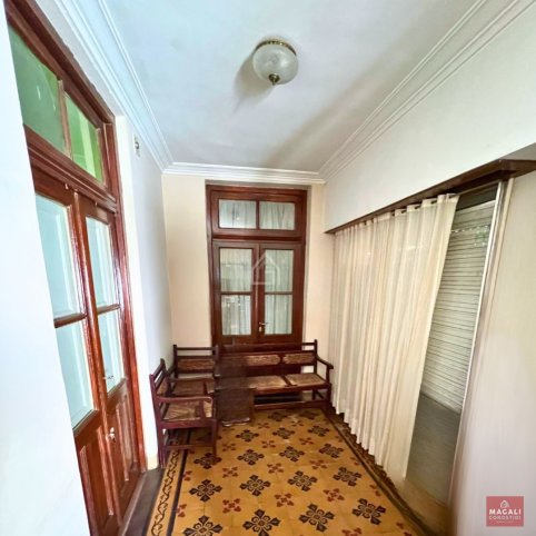 Casa 3 dorm, 185m² con garage y patio — Alsina 800