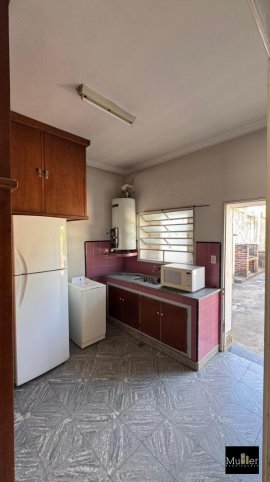 Casa 2 dorm, garage — Lamadrid al 200