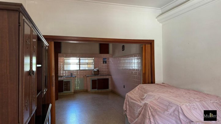 Casa 2 dorm, garage — Lamadrid al 200