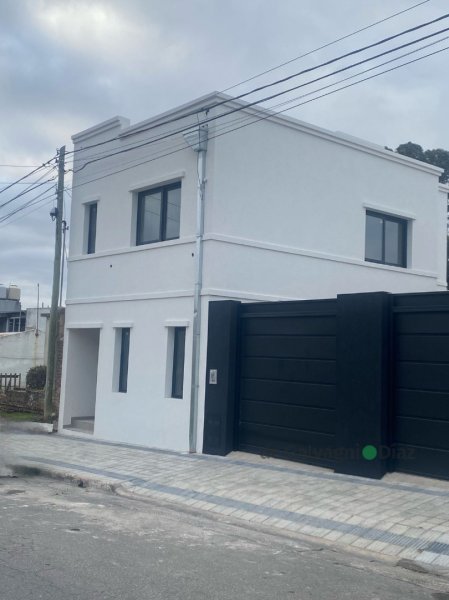 Casa 2 dorm, 128m² a estrenar — Liniers