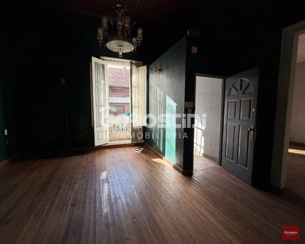 Casa en Venta 14 de Julio 400, 3 dorm, 216m² cubiertos — Excelente ubicación