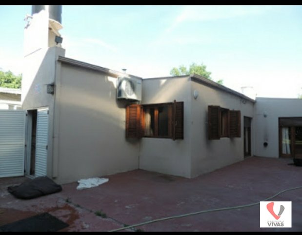 Casa amplia 3 dormit, 2 Baños, Garage cubierto — Machado 1600