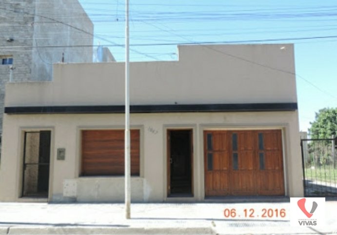 Casa amplia 3 dormit, 2 Baños, Garage cubierto — Machado 1600