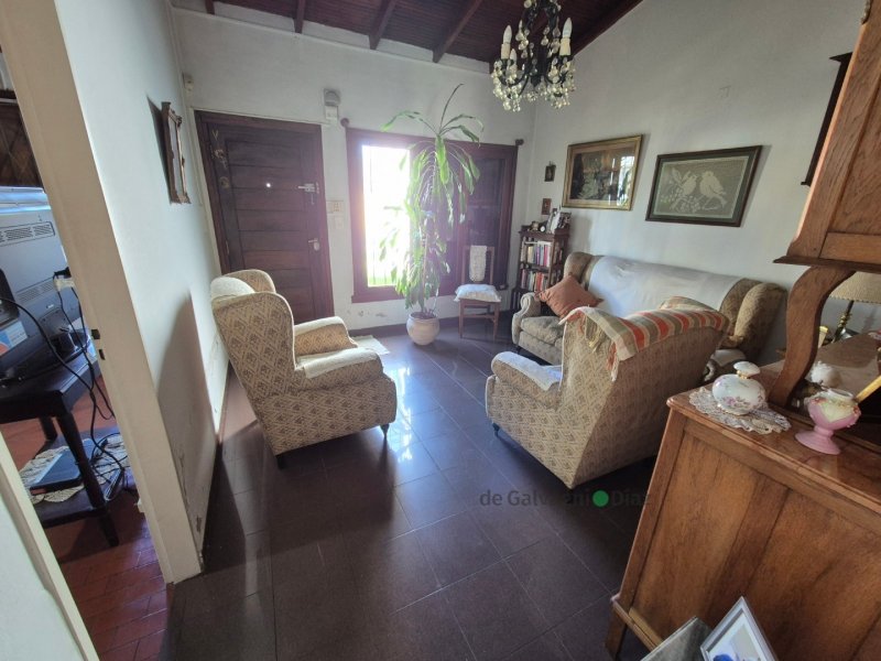 Casa en PH Independiente 275m² con 2 dorm y 2 baños — Sarmiento