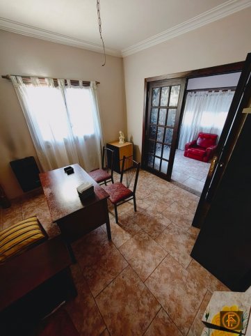 Casa 2 dorm, 150m² con quincho y pileta — San Lorenzo
