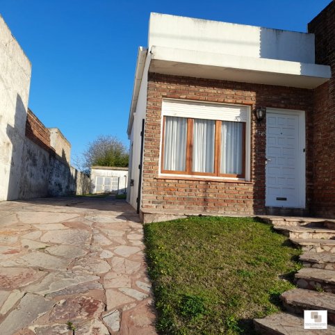 Casa 2 dorm, 70m² — Av. Juan B Justo
