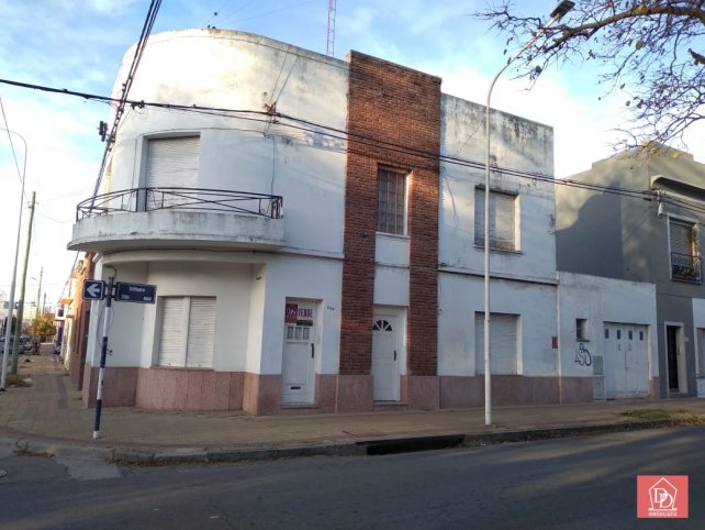 Casa en Uriburu 699 esquina 9 de Julio