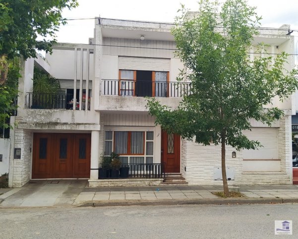 Casa 3 dorm, 230m² en Rauch con garage para 3 autos