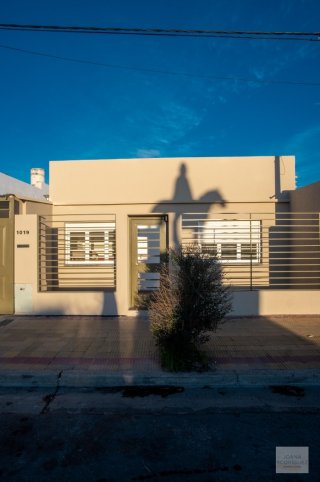 Casa 2 dorm, 100m² con garaje — Antártida Argentina