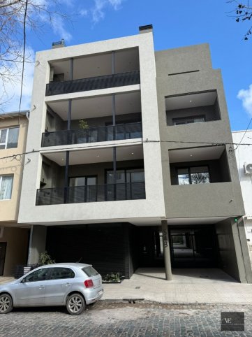 Depto 2 dorm, 108m² a estrenar con cochera y pileta — Zona centro