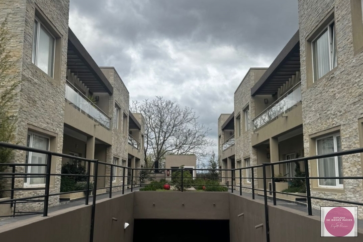 Depto 2 dorm, 100m² con cochera y pileta — Payro y Monseñor de Andrea