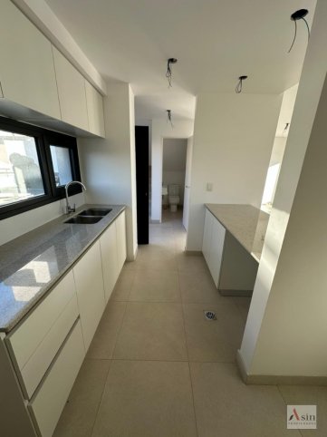 Depto 2 dorm, 82m² con cochera y ascensor — 4 de Abril esq 1 de Mayo