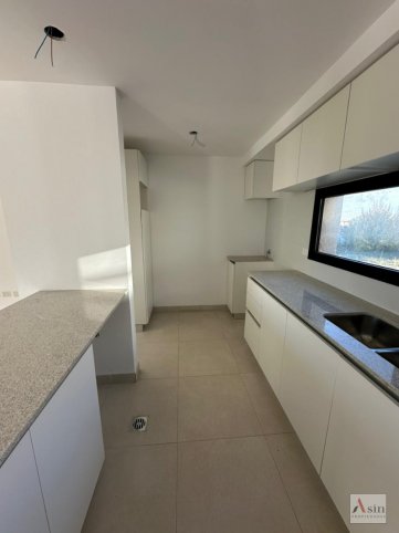 Depto 2 dorm, 82m² con cochera y ascensor — 4 de Abril esq 1 de Mayo