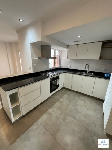 Depto 3 dorm, 100m² con balcón — Constitución y Fuerte Independencia