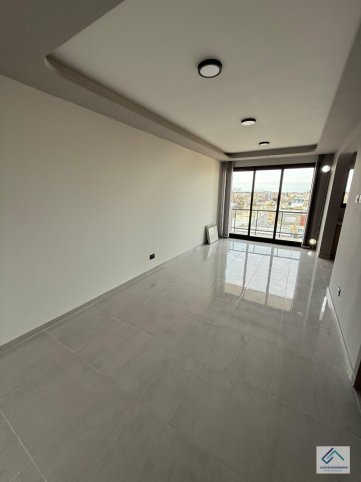 Depto. 2 dorm, 80m² en 4 de Abril 1024 — Semipisos con terraza