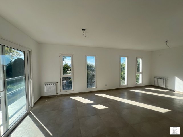 Depto 2 dorm, 84m² con cochera — Zona Calvario