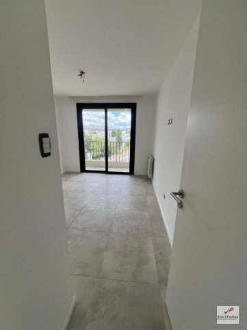 Depto 2 dorm, 87m² con cochera y ascensor — Uriburu al 1000
