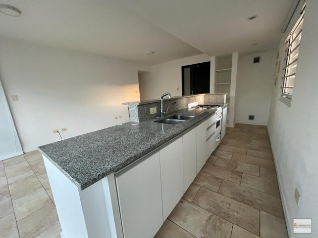 Depto 3 amb, 80m² en Alberdi y Garibaldi