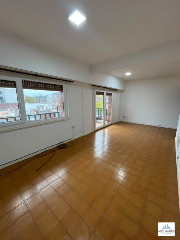 Depto 3 dorm, 100m² con cochera y balcón — Constitución 510