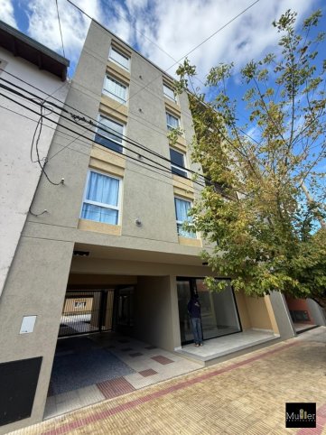 Excelente departamento a estrenar ubicado sobre calle Saavedra 741, entre Mitre y Sarmiento