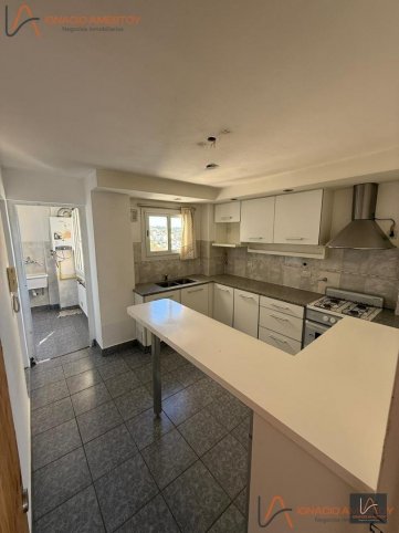 Depto 2 dorm, 75m² con ascensor — San Martin e Yrigoyen