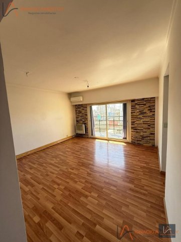 Depto 2 dorm, 75m² con ascensor — San Martin e Yrigoyen