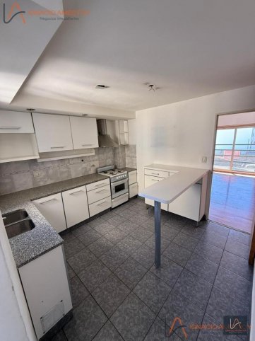 Depto 2 dorm, 75m² con ascensor — San Martin e Yrigoyen
