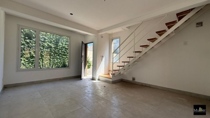 Duplex en venta sobre calle Venezuela — A estrenar