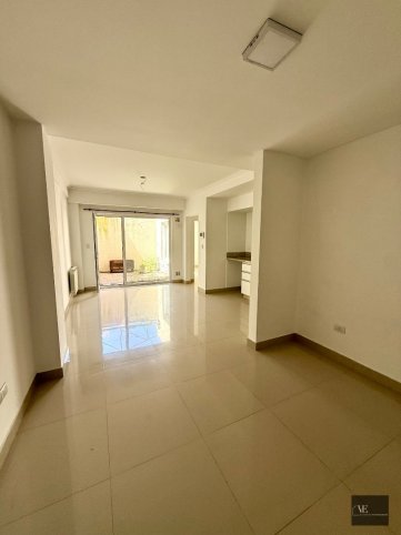 Depto 1 dorm, 55m² en planta baja — Zona Centro