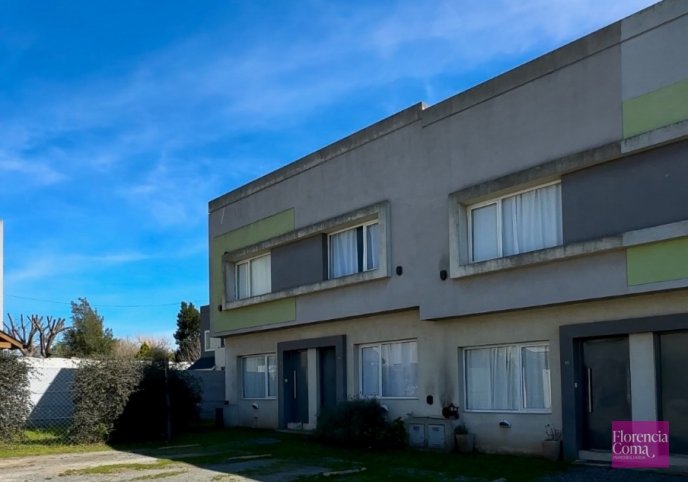Depto 2 dorm, 70m² con cochera y patio — Calvario