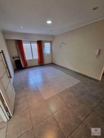 Depto 3 amb en planta baja con patio — Saavedra 553