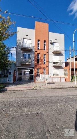 Depto 3 amb en planta baja con patio — Saavedra 553
