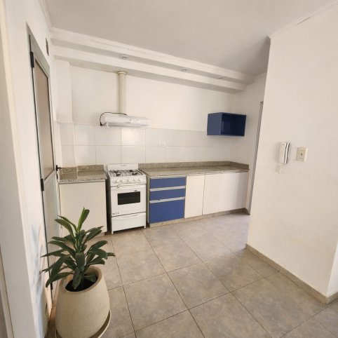 Depto 2 dorm, 70m² con cochera — Liniers al 1200