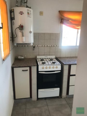 Depto 2 dorm en 2do piso al frente — Moreno 480