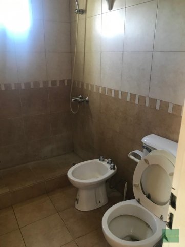 Depto 2 dorm en 2do piso al frente — Moreno 480