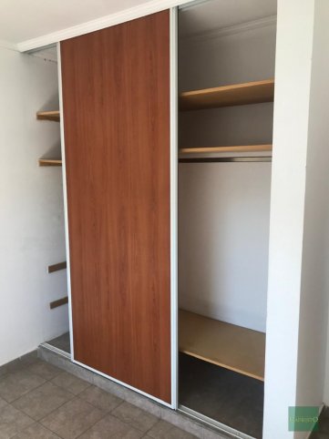 Depto 2 dorm en 2do piso al frente — Moreno 480