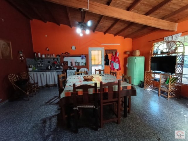 Casa quinta 3 dorm, 2 baños, terreno 2400m², Darragueira 3450