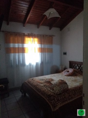 Casa 2 dorm, 90m² con pileta y amplio lote
