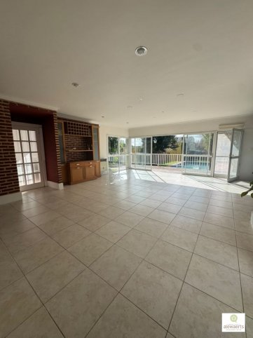 Casa 4 amb, 220m² con garage — Calvario