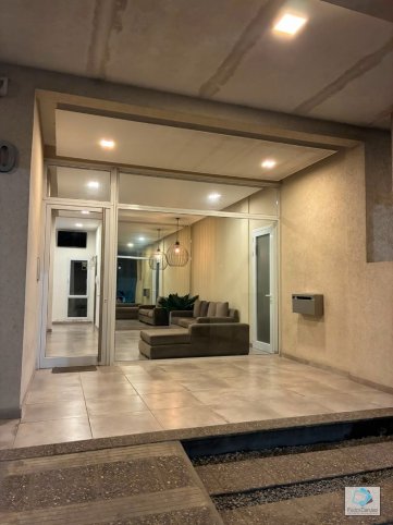 Depto 2 amb, 80m² con cochera y balcón — 25 de Mayo 840